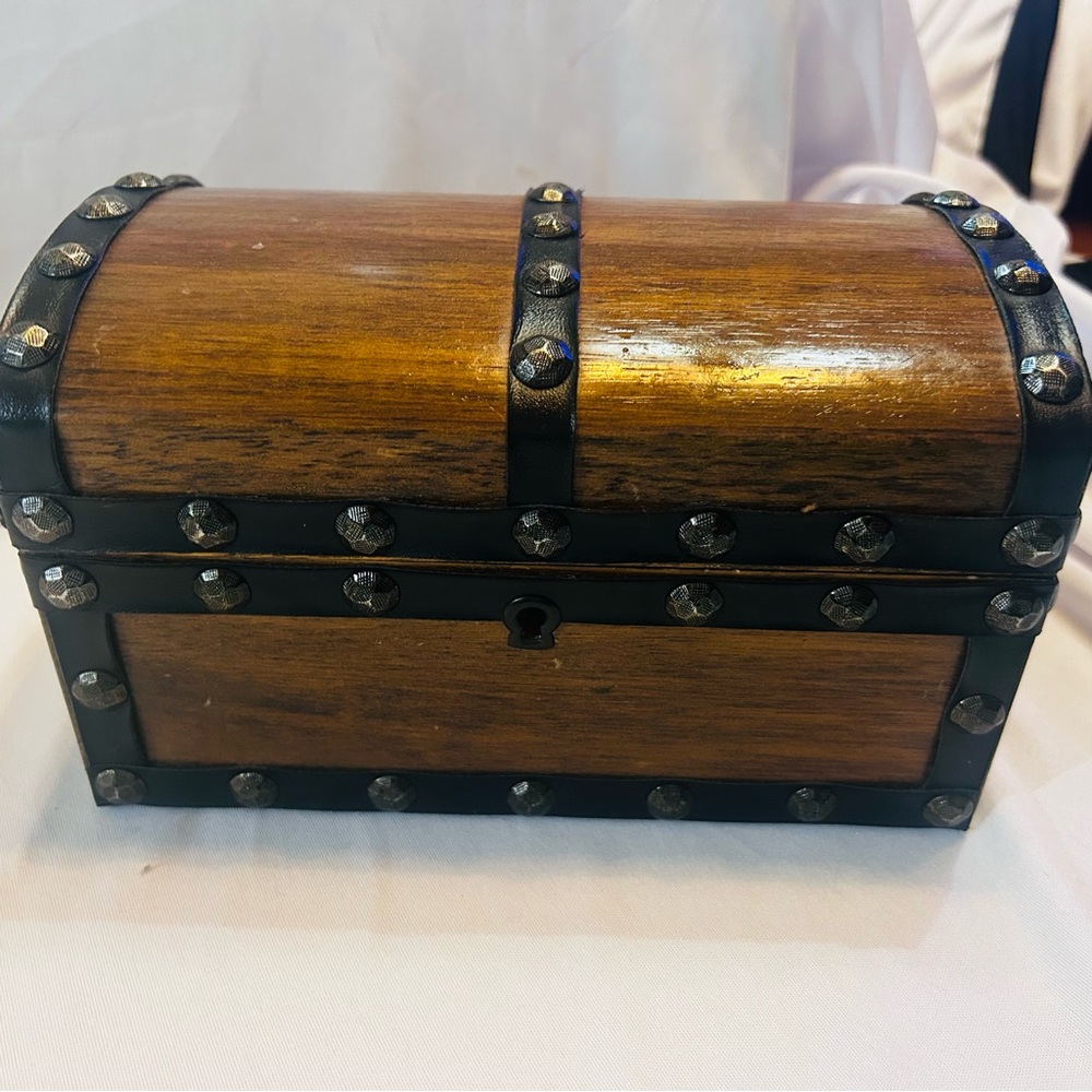 Royal London Vintage Wooden Treasure Chest with Black Accents